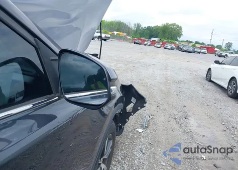 2018 Toyota Rav4 Xle z USA, uszkodzony, nr VIN 2T3WFREV8JW429188